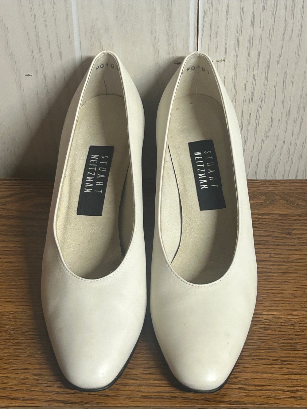 Stuart Weitzman cream leather pump heels size 8
